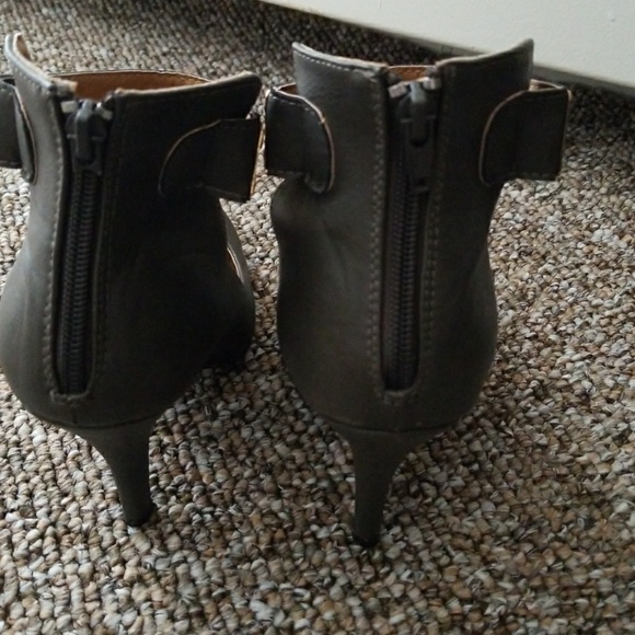 Shoes - Picture 4 of 4